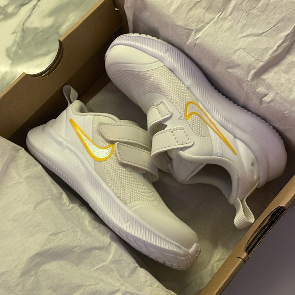 NIKE Star Runners - NEW - Size 9C